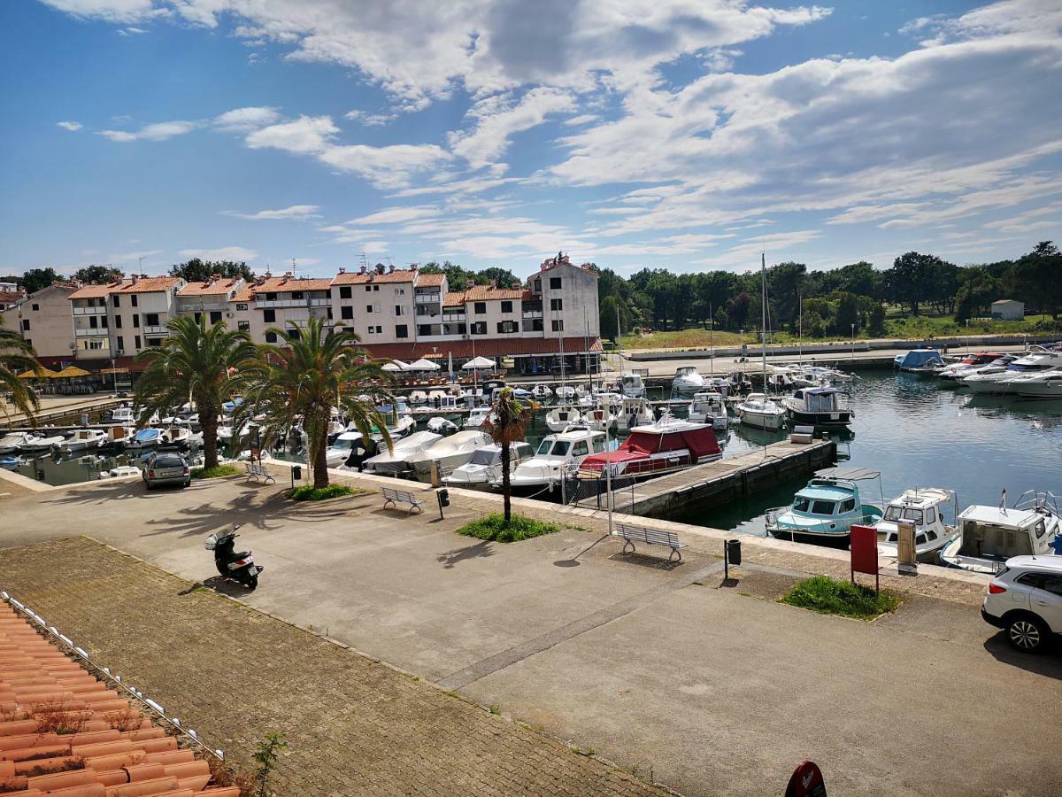 Lovely Apartment Near The Beach With A Sea View Porec Exterior photo