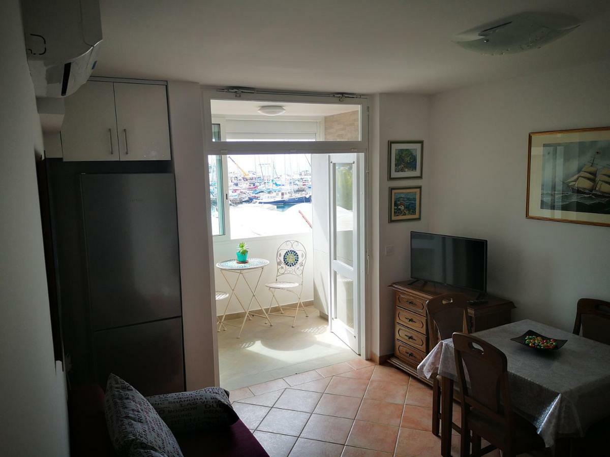 Lovely Apartment Near The Beach With A Sea View Porec Exterior photo