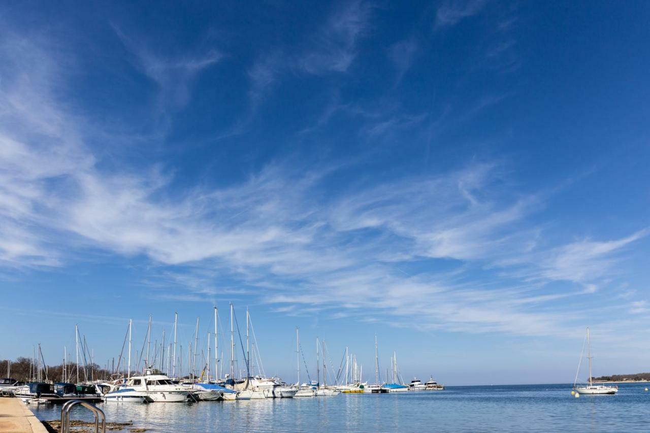 Lovely Apartment Near The Beach With A Sea View Porec Exterior photo